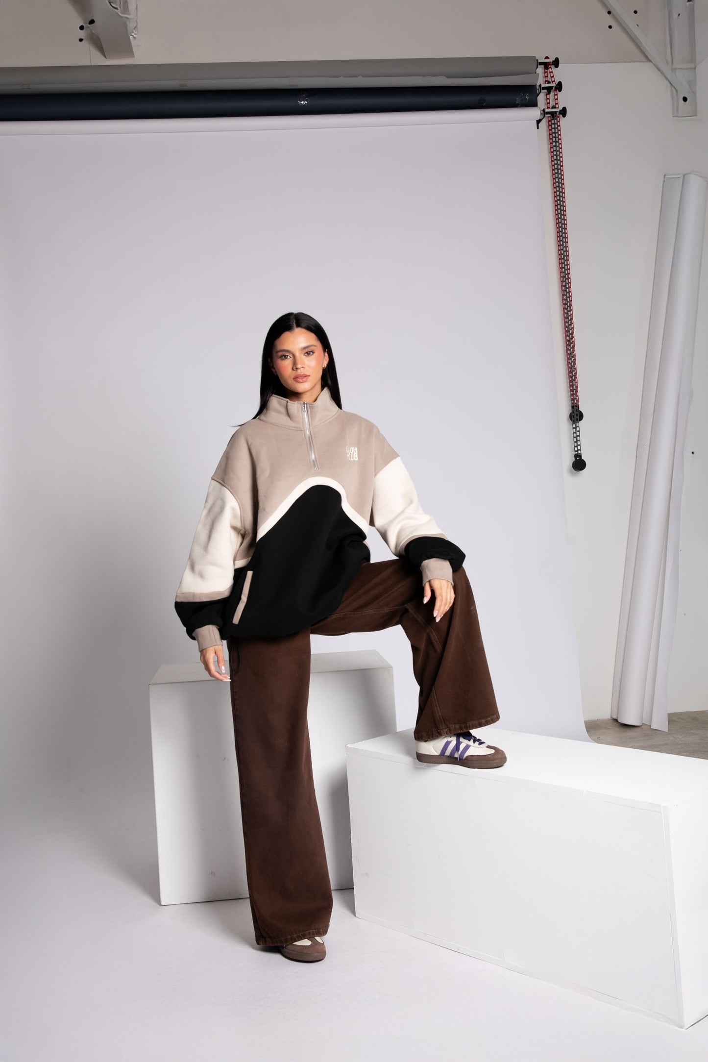 THE COLOR-BLOCK SWEATER - DARK