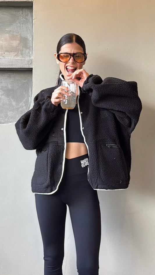 LA CHAQUETA SHERPA / NEGRA