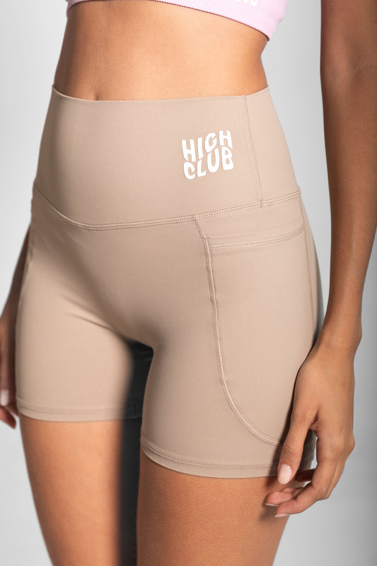 LOS PANTALONES CORTOS CLÁSICOS / BEIGE CLARO