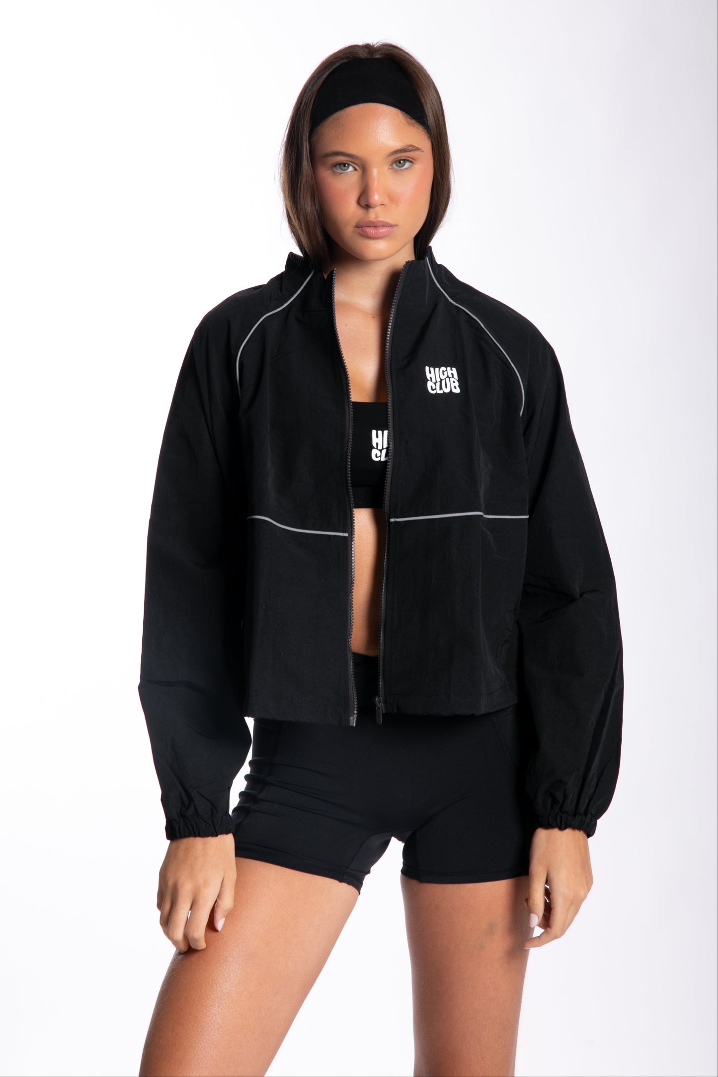 LA CHAQUETA IMPERMEABLE / NEGRA