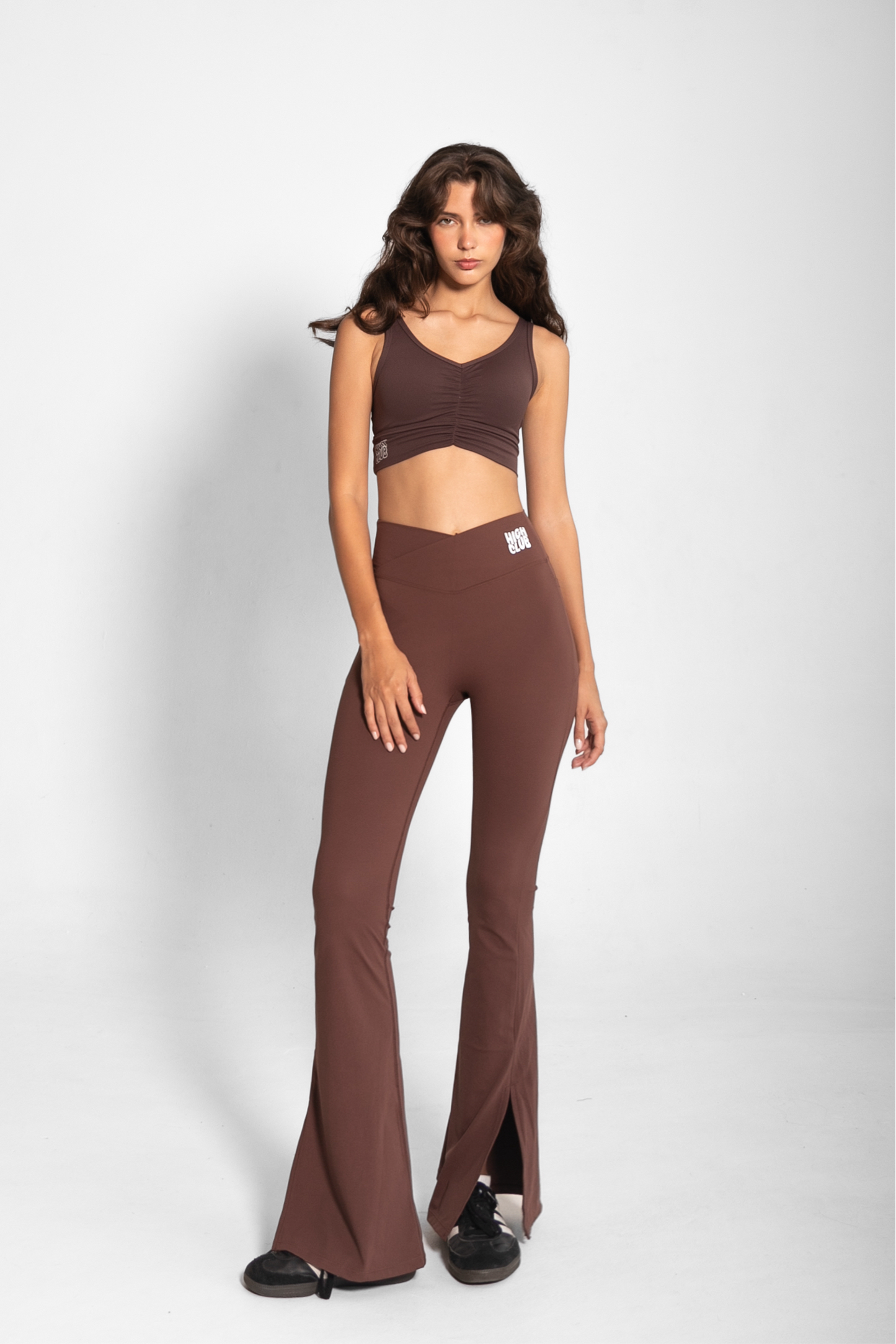 THE SCULPTING FLARE SIDE-SLIT LEGGINGS / CHOCOLATE