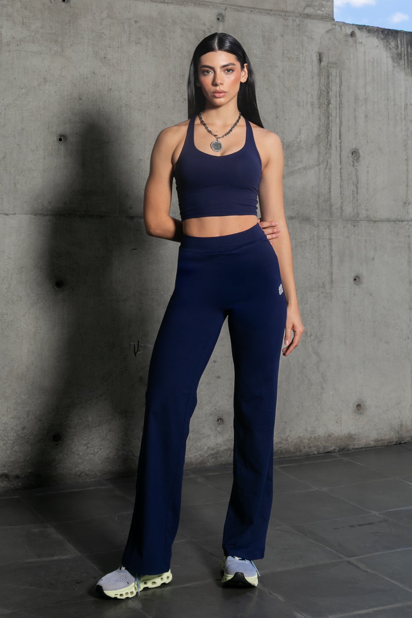 EL CONJUNTO IRIS / NEGRO