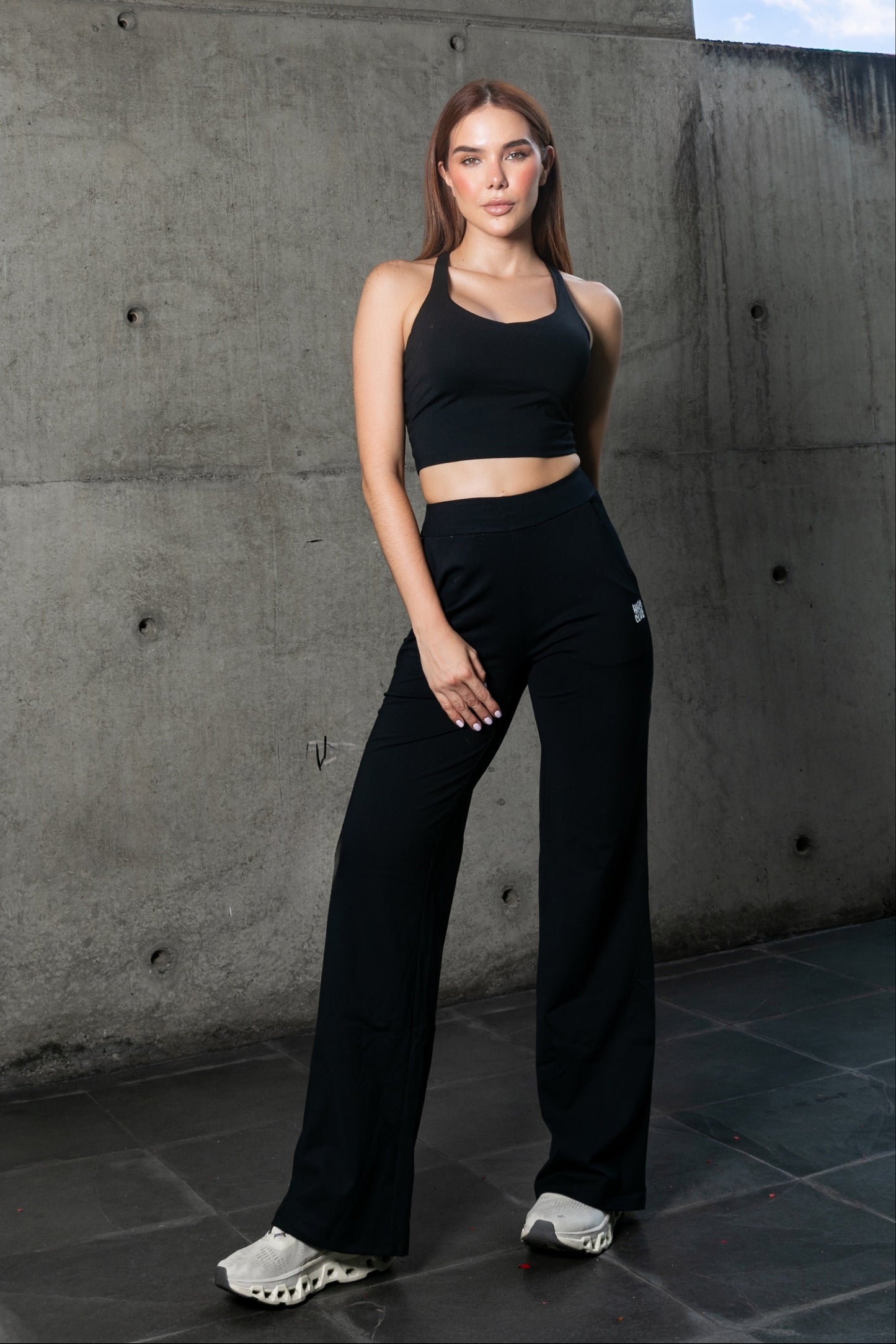 EL CONJUNTO IRIS / NEGRO