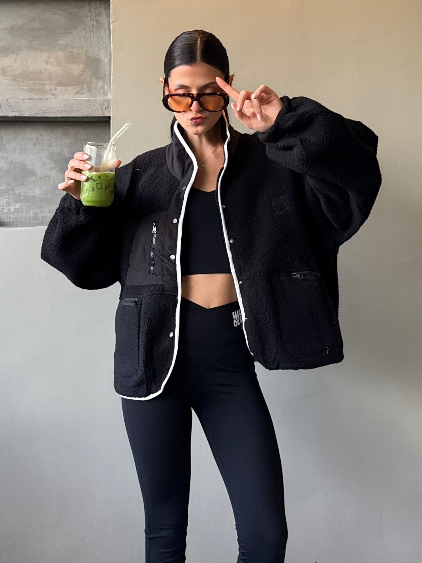 LA CHAQUETA SHERPA / NEGRA