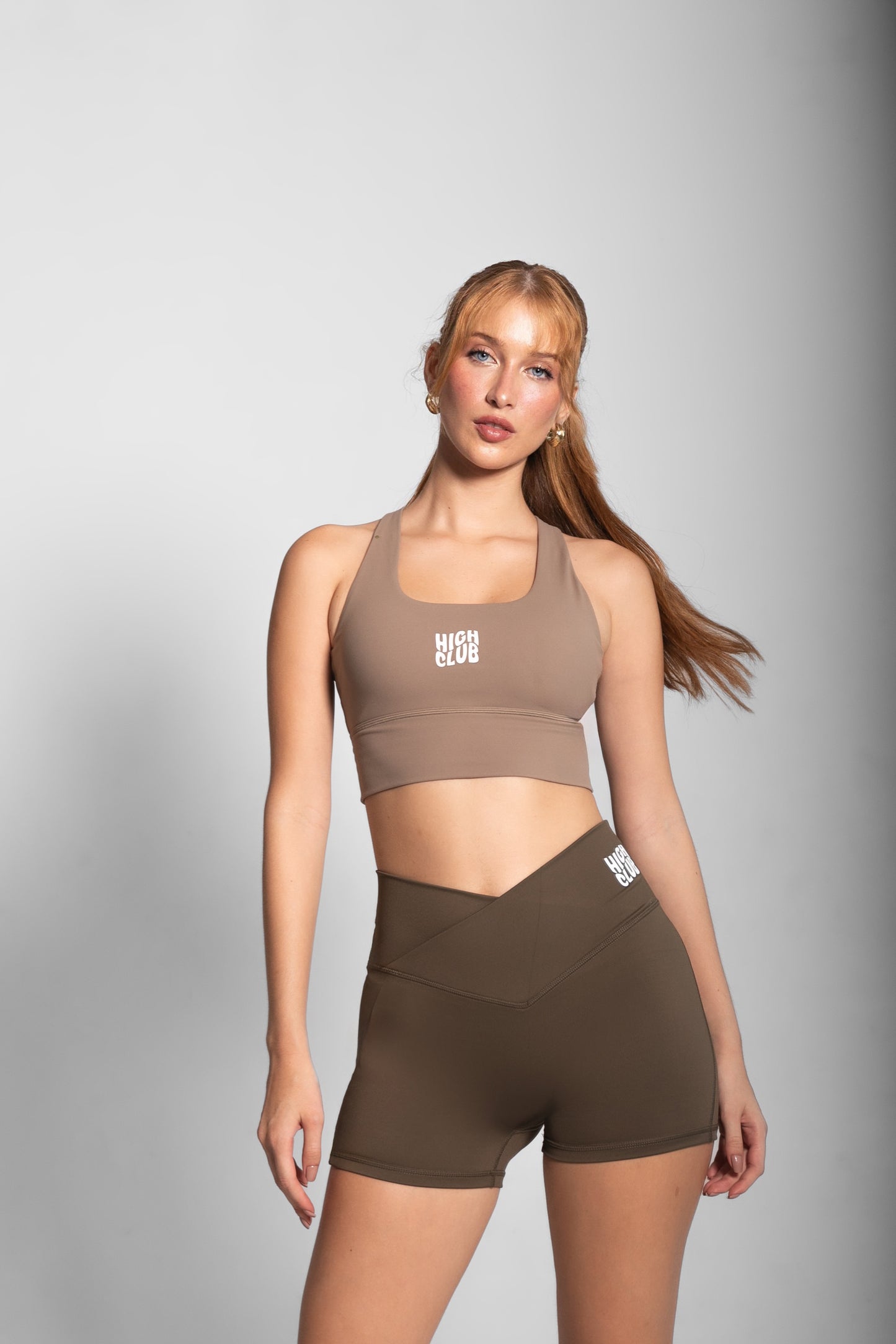 THE CARLA SPORTS BRA / BEIGE