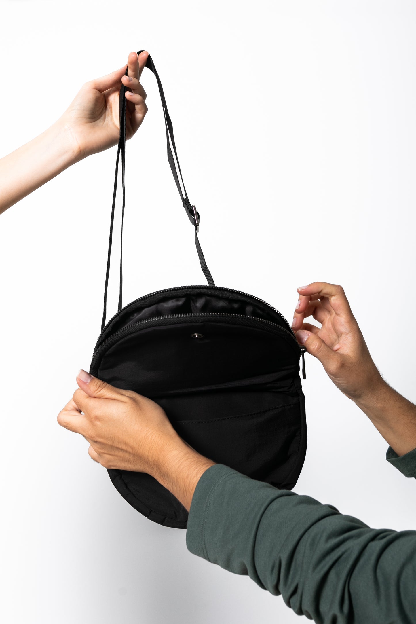 THE EXPLORER MICRO BAG / BLACK