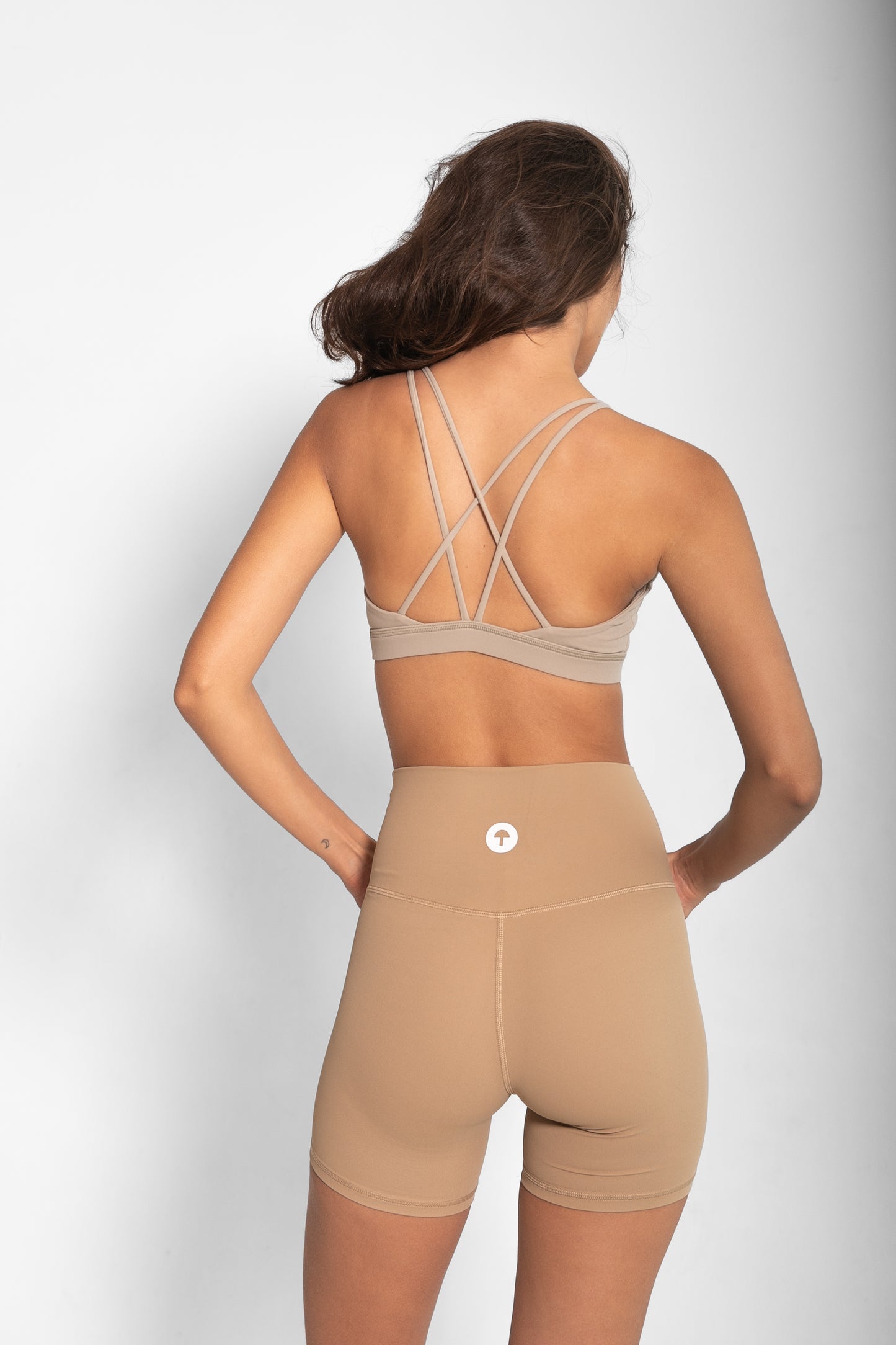 THE SCULPTING SHORTS / BEIGE