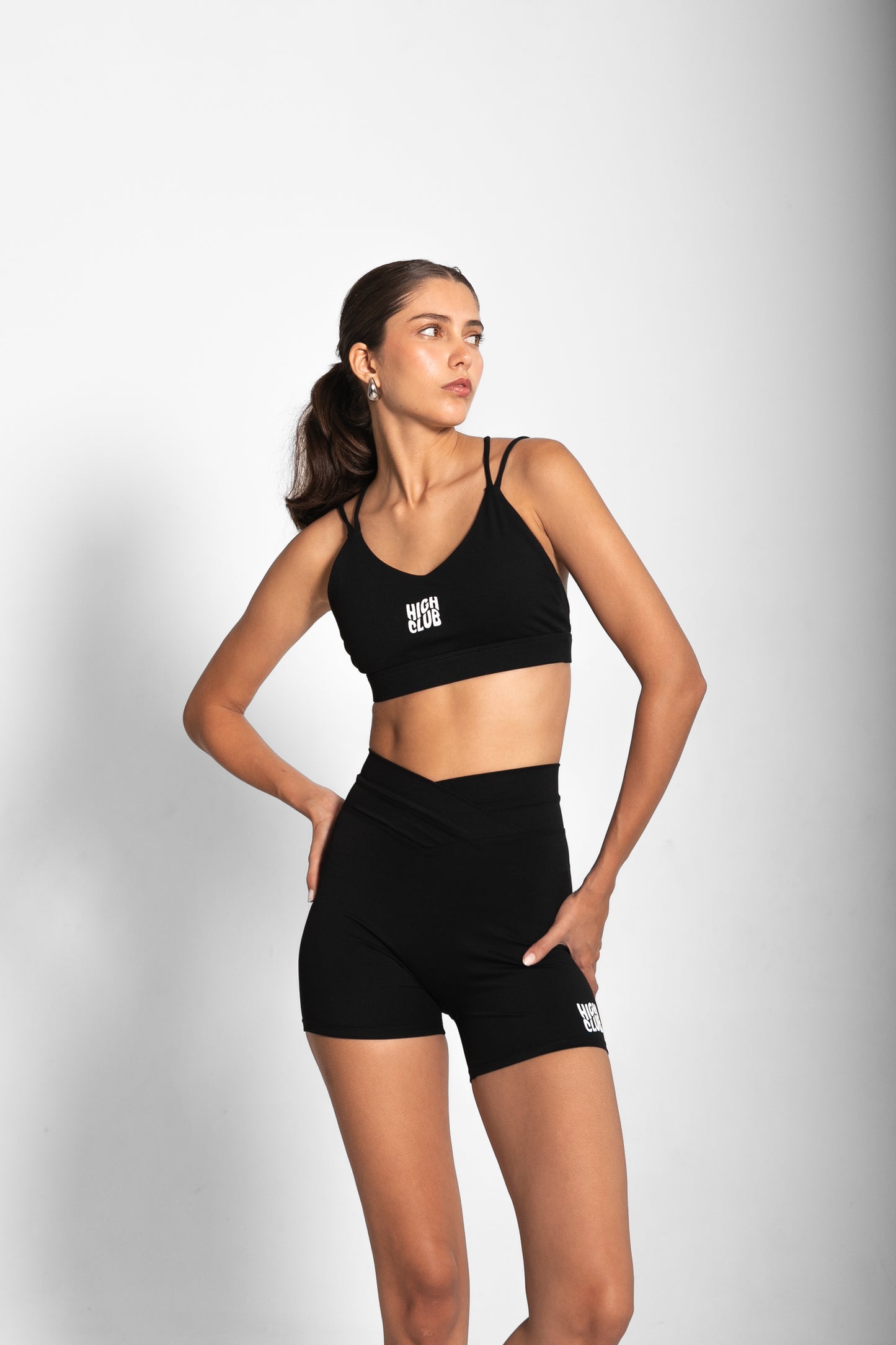 THE CLARA SPORTS BRA / BLACK