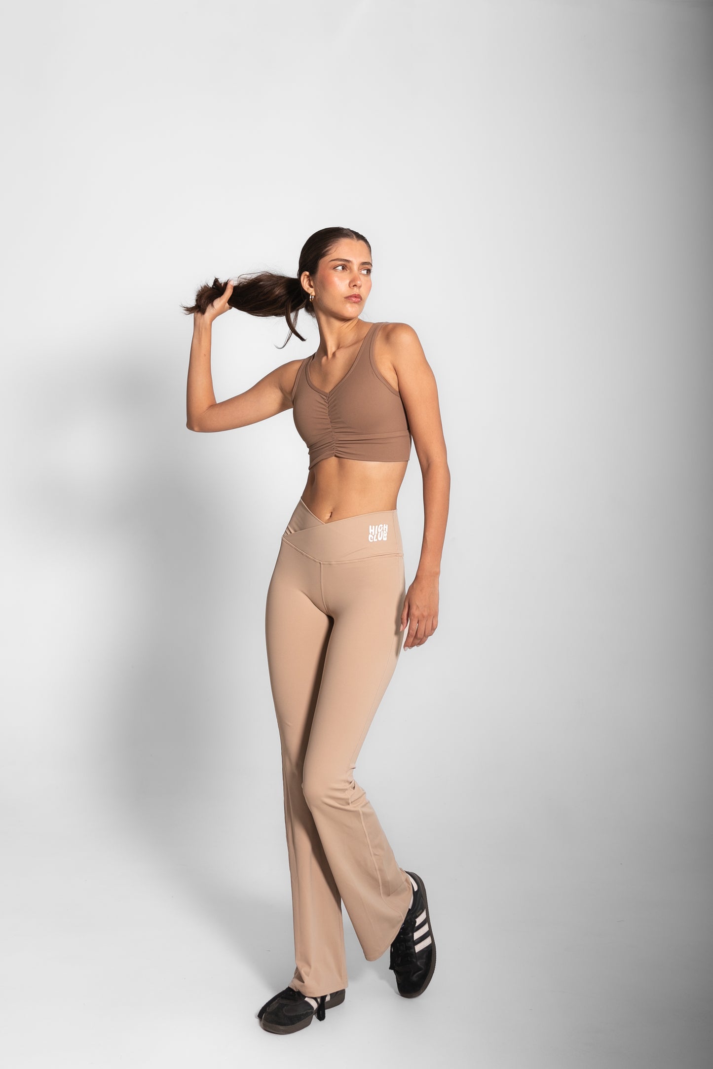 THE SCULPTING FLARE LEGGINGS / BEIGE