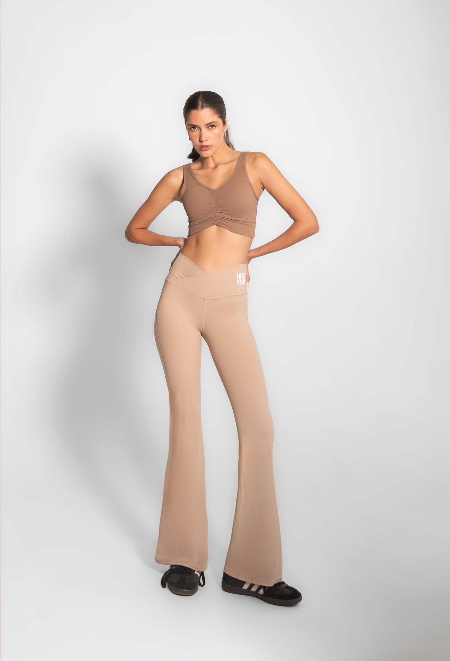 THE SCULPTING FLARE LEGGINGS / BEIGE