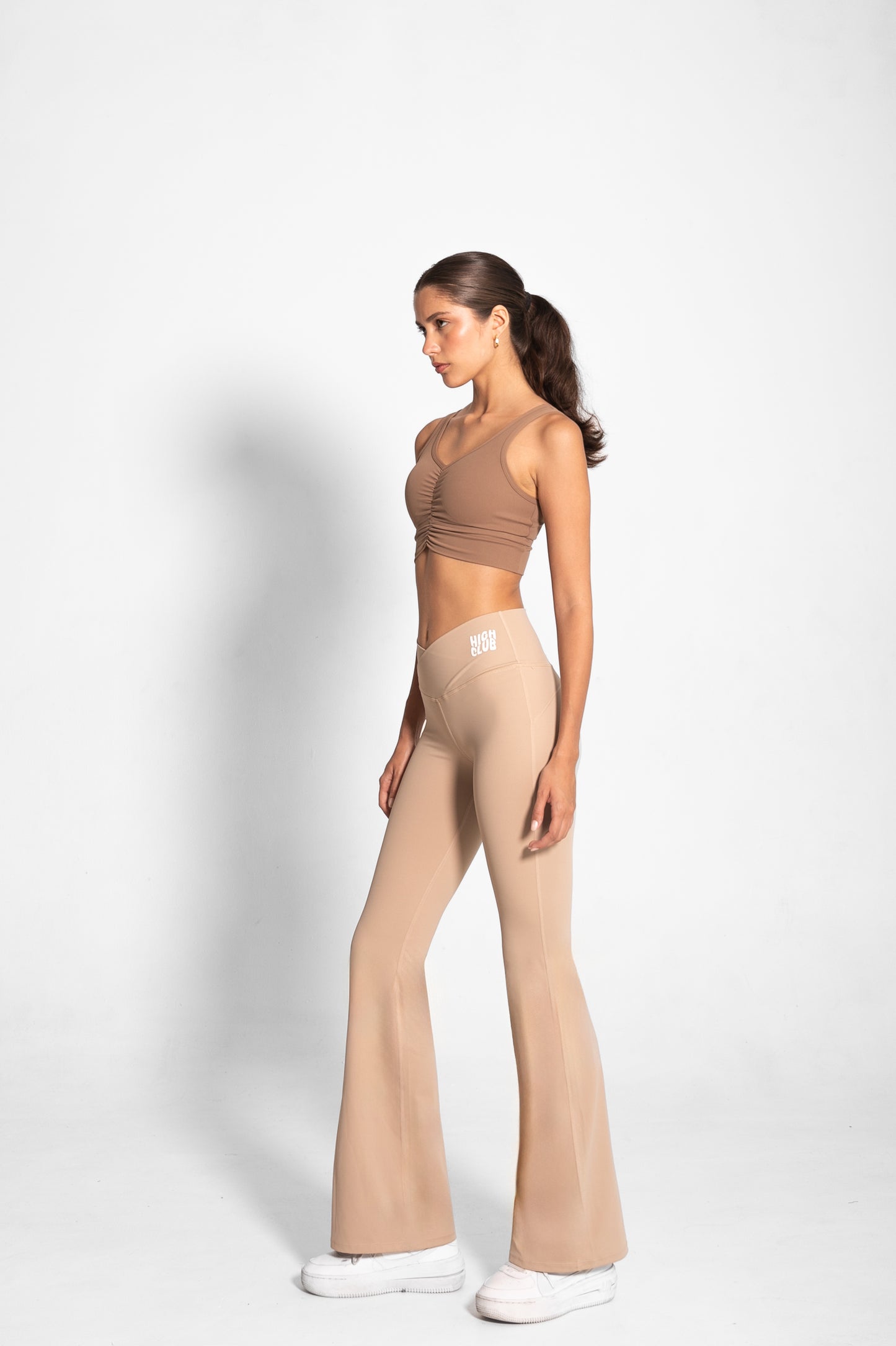 THE SCULPTING FLARE LEGGINGS / BEIGE