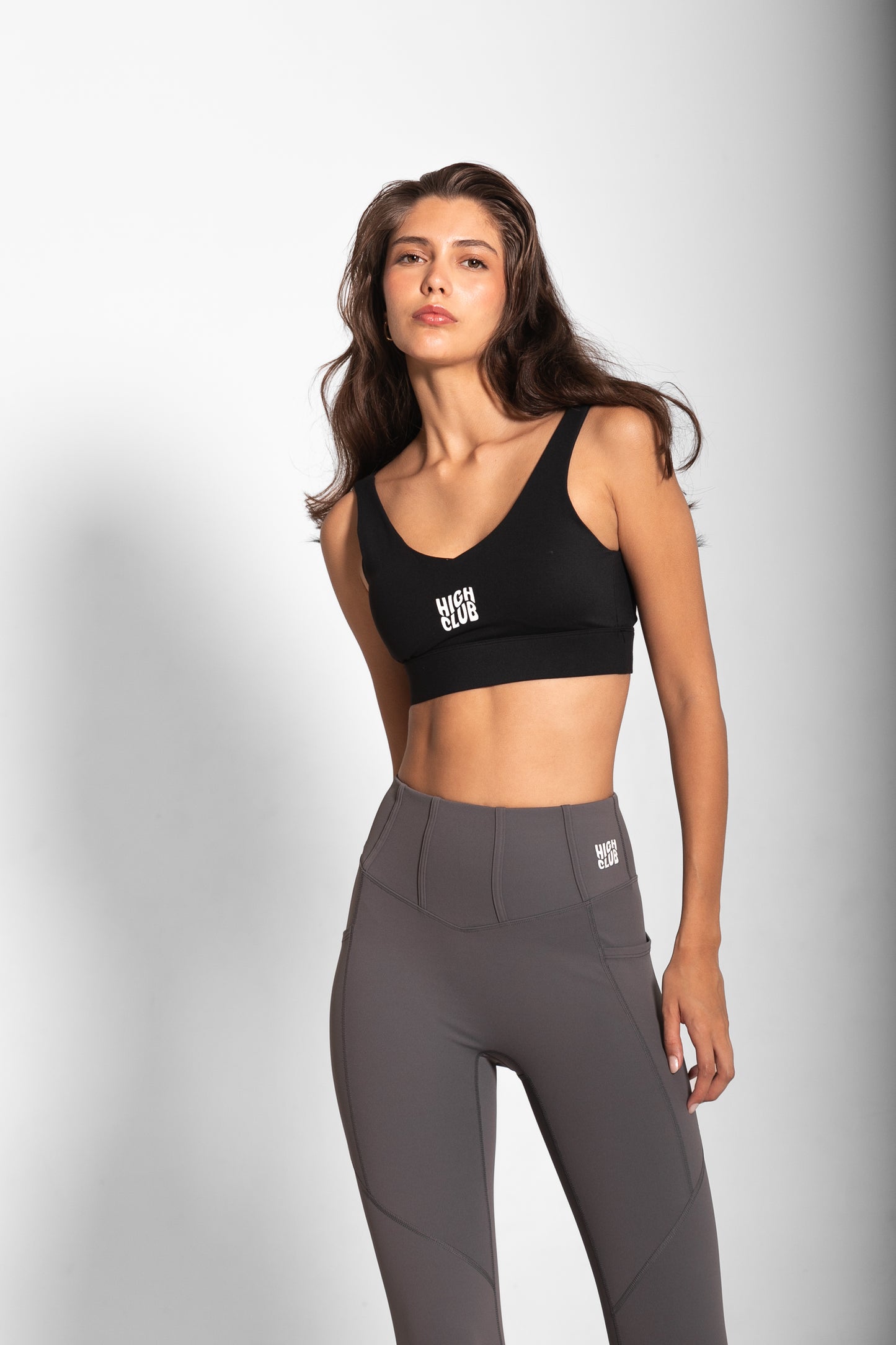 THE NATALIA SPORTS BRA / BLACK