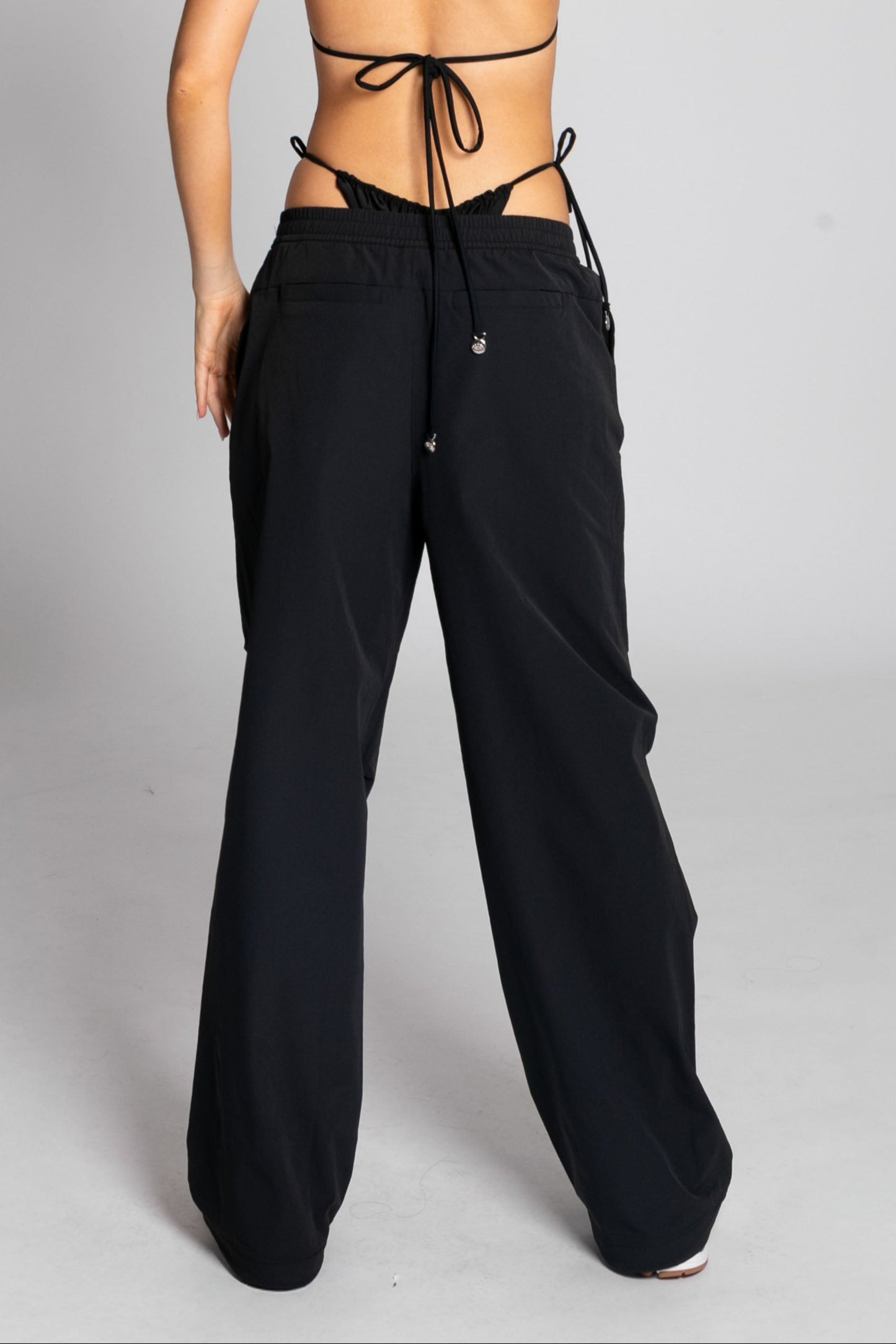 THE PARACHUTE PANTS - BLACK