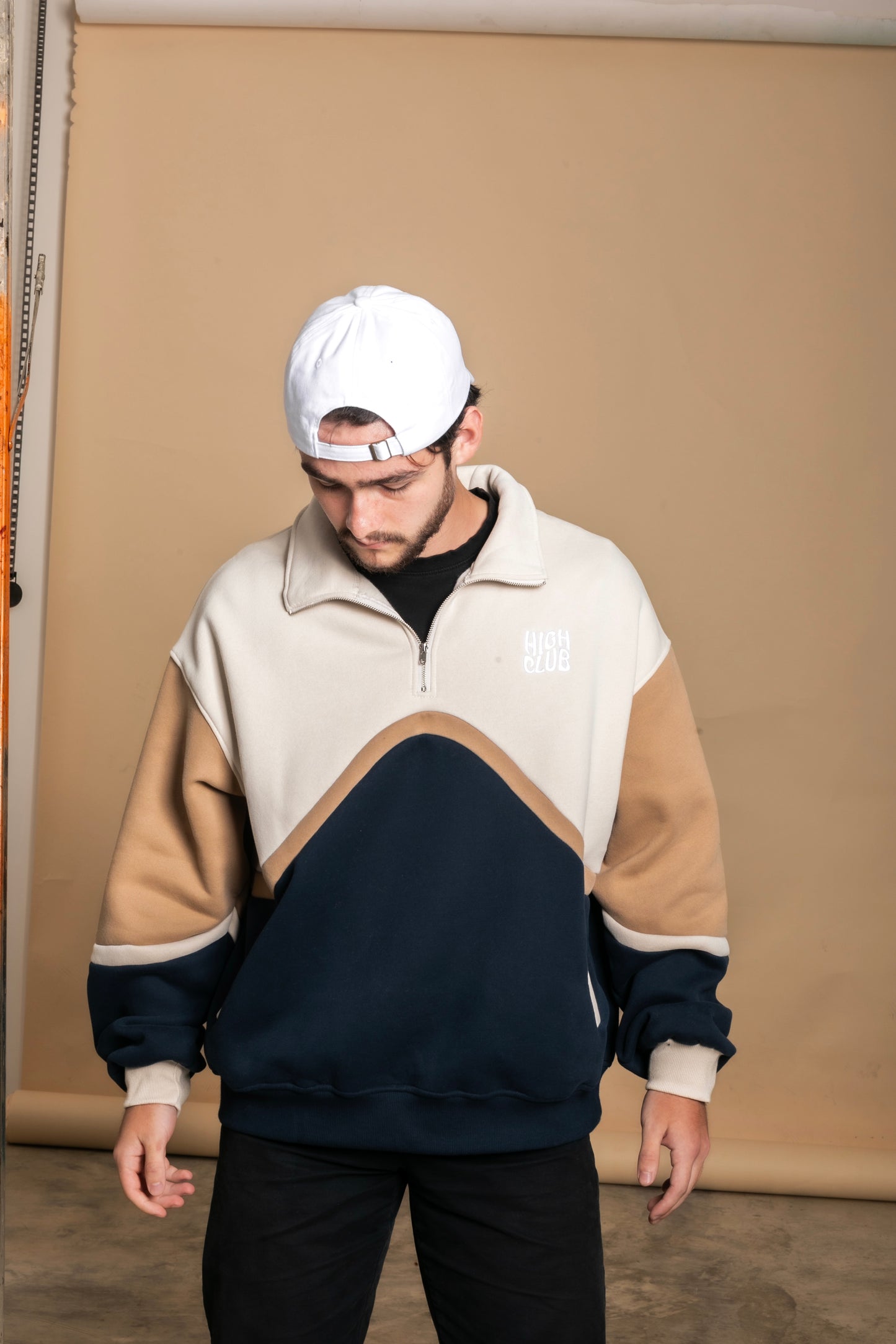 THE COLOR-BLOCK UNISEX SWEATER / NAVY BLUE & BEIGE