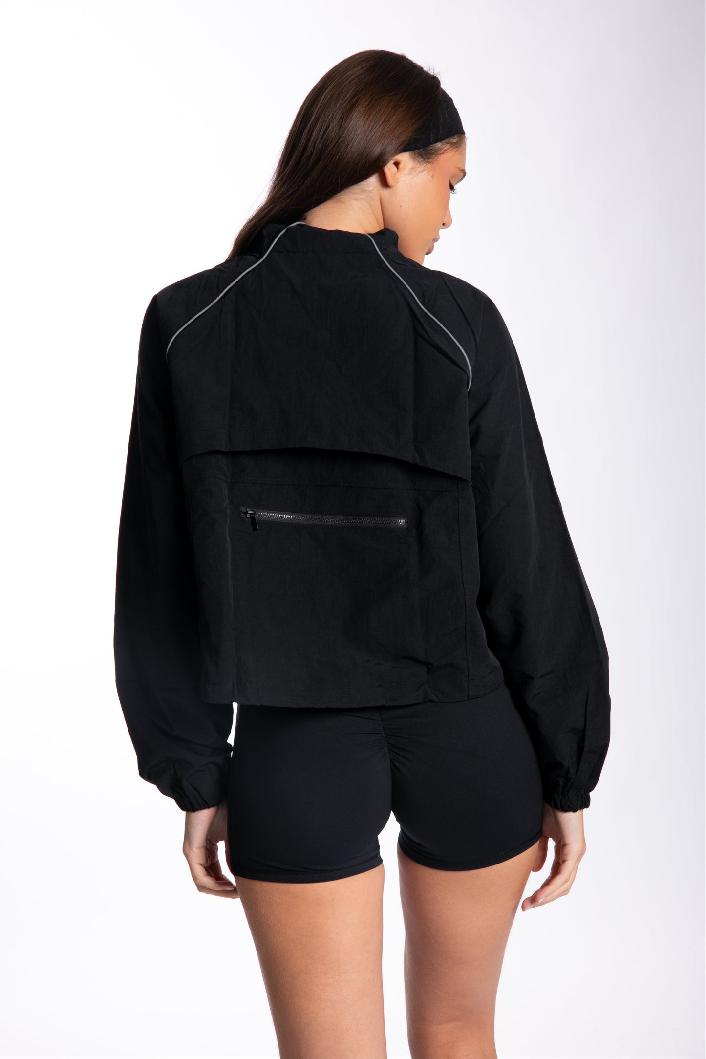 LA CHAQUETA IMPERMEABLE / NEGRA